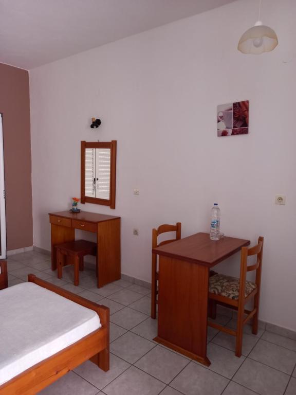 KOSTAS APARTMENTS room 4